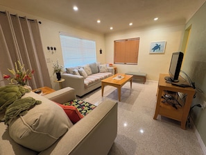 TV - Charming House on St. Pete Beach - Just a few steps to the sand. NEW LISTING (St. Pete Beach)