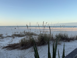 Beach nearby - Charming House on St. Pete Beach - Just a few steps to the sand. NEW LISTING (St. Pete Beach)