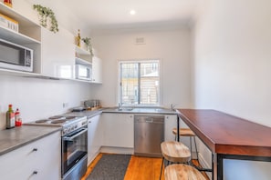 Oven, dishwasher, toaster, rice cooker - K2 Brisbane (Spring Hill)