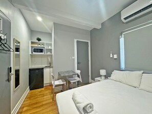 Arran Double Studio | Private kitchenette | Oven, dishwasher, toaster, rice cooker - K2 Brisbane (Spring Hill)