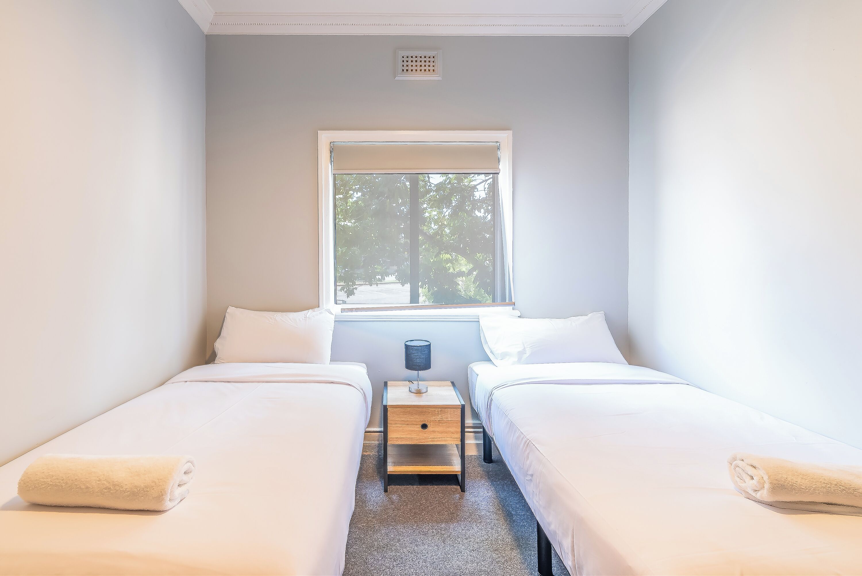 مكواة/لوح كي وواي فاي مجانًا وملاءات أسرّة