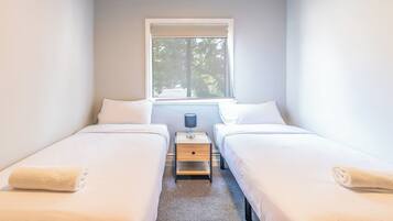 Arran Twin With Shared Bathroom & No A/C | 1 bedroom, iron/ironing board, free WiFi, bed sheets