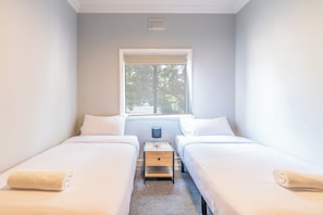 Arran Twin No Air conditioner | Desk, laptop workspace, iron/ironing board, free WiFi