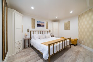 3 bedrooms, iron/ironing board, travel cot, WiFi