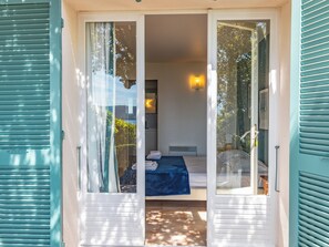 9 dormitorios, tabla de planchar con plancha, cuna de viaje y wifi