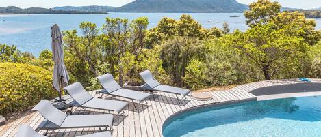 Lämmitetty uima-allas