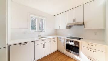 KylskÄp, mikrovÄgsugn, ugn och spishÀll