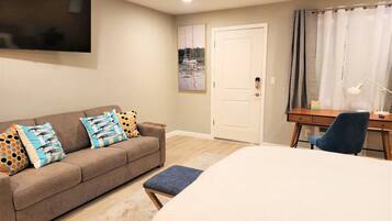 Bureau, fer et planche Ă repasser, Wi-Fi gratuit, draps fournis