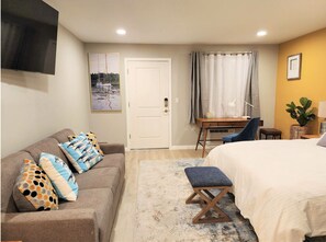 Desk, iron/ironing board, free WiFi, bed sheets - Oasis to Love - On the Lake/Pier/Full Kitchen Lakeport Room #7 (Lakeport)