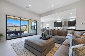 Unclassified image, 4 of 50, button