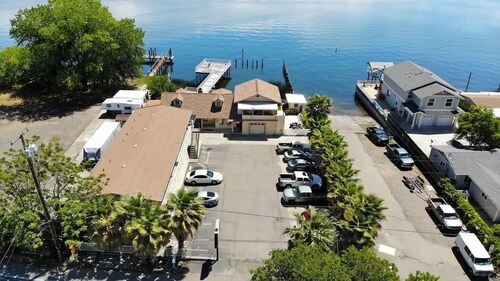 Your Oasis Awaits-On the Lake/Pier/Kitchen Lakeport Room #6