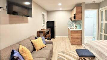 Bureau, fer et planche Ă repasser, Wi-Fi gratuit, draps fournis