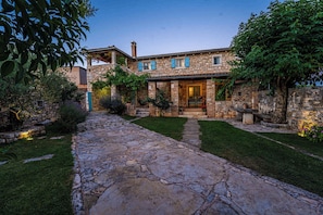 Exterior - Villa with swimming pool, tavern and wine cellar (Barban)