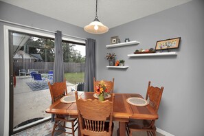 Dining - Out of Towner's delight! Sleeps 12 (Jacksonville)