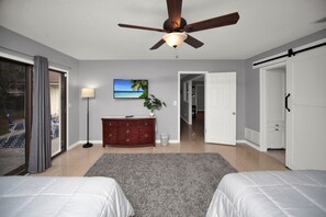 Room - Out of Towner's delight! Sleeps 12 (Jacksonville)