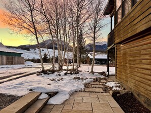 المنطقة المحيطة بالمنشأة