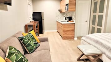 Työpöytä, silitysrauta/-lauta, ilmainen Wi-Fi, vuodevaatteet