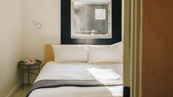 1 bedroom, travel cot, free WiFi, bed sheets