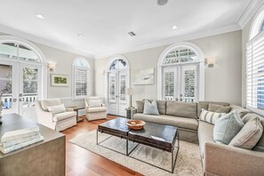 Tv, dvd-spelare och ett filmbibliotek