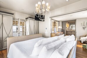 4 bedrooms, desk, iron/ironing board, WiFi