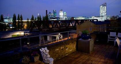 LARGE SHOREDITCH 2/DBL BED LOFT APT