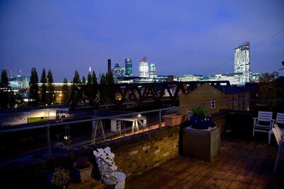 LARGE SHOREDITCH 2/DBL BED LOFT APT