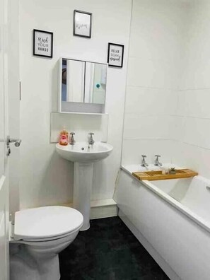 Hair dryer, towels - 2 Bed Self Contained Apartment Wrexham (Wrexham Principal Area)