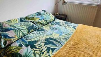 2 bedrooms, iron/ironing board, WiFi, bed sheets