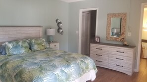 2 bedrooms, desk, iron/ironing board, WiFi - Great Stuart location near golf, beaches and the best of the Treasure Coast! (Stuart)
