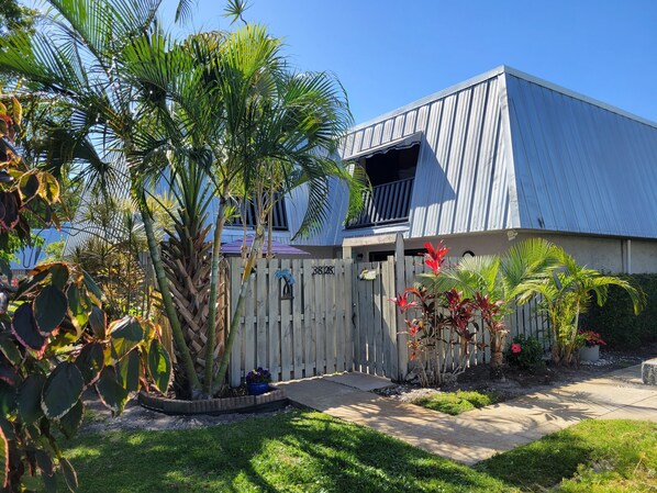 Property grounds - Great Stuart location near golf, beaches and the best of the Treasure Coast! (Stuart)