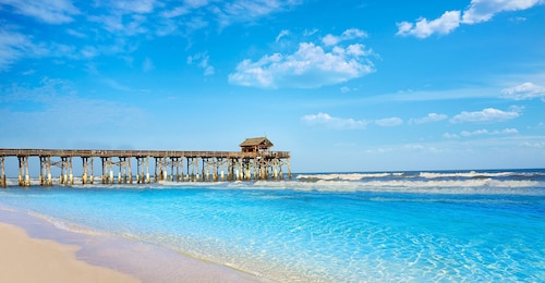 The Sandpiper Paradise: FREE Heated Pool - 10m to Beach - 20m to USSSA.