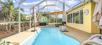 The Sandpiper Paradise: FREE Heated Pool - 10m to Beach - 20m to USSSA.