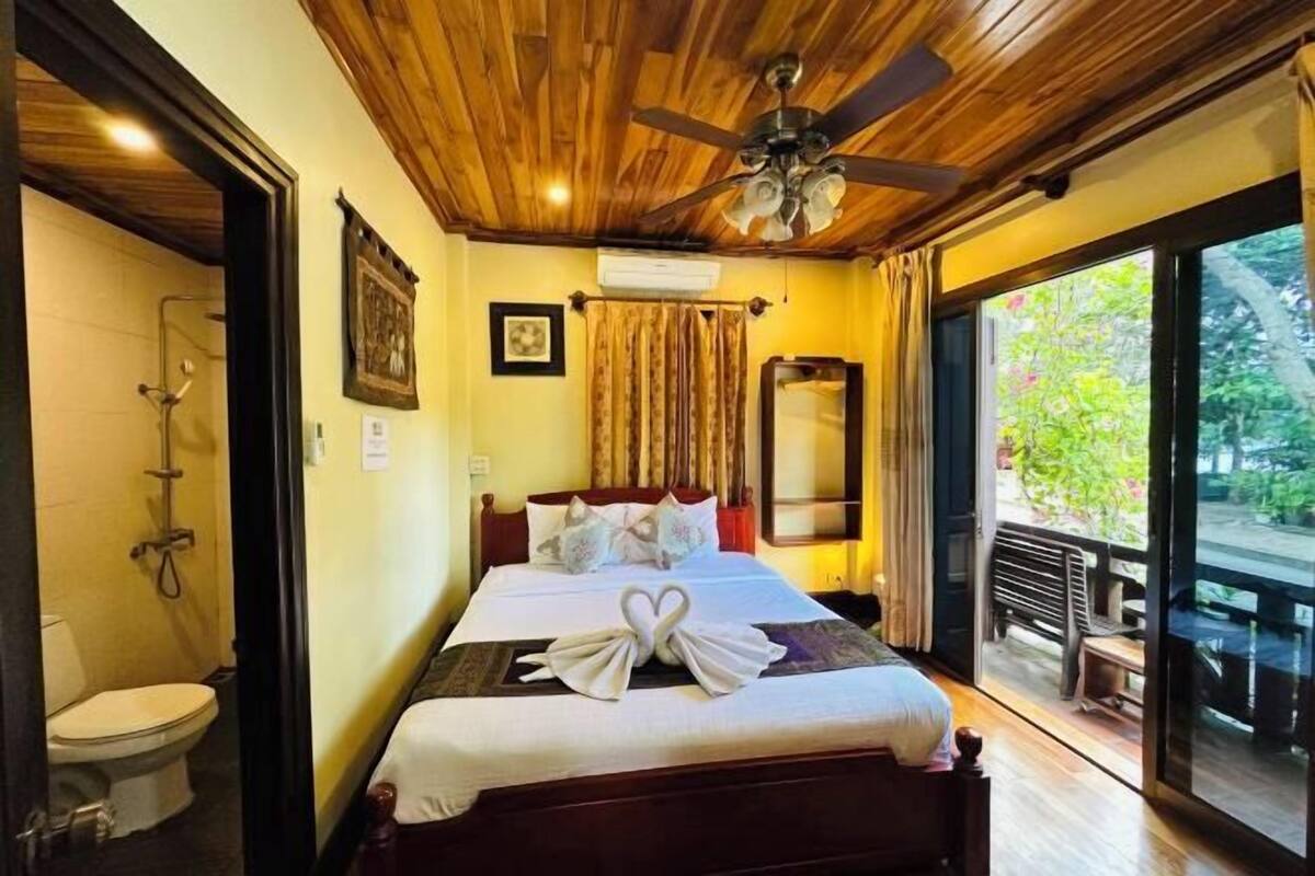 Premium bedding, down comforters, desk, laptop workspace