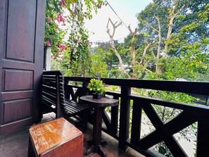 Premium bedding, down duvets, individually decorated - Anisa Mekong Riverside Villa (Luang Prabang)