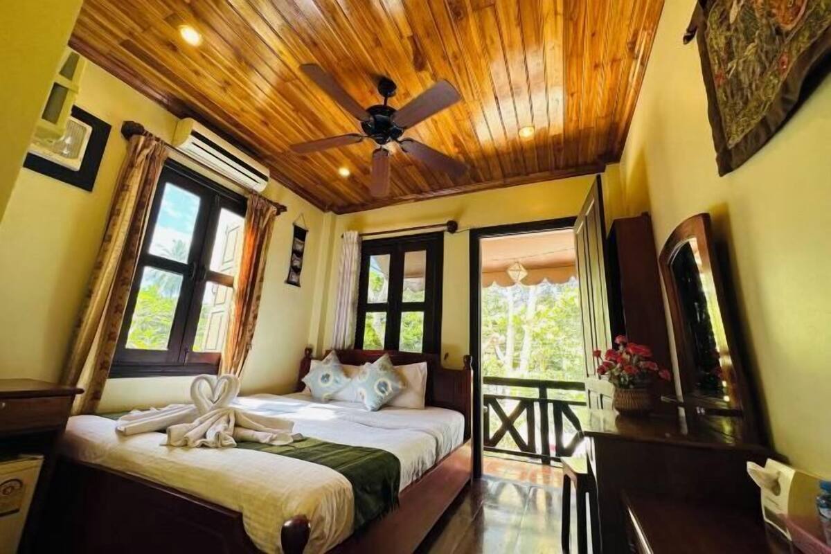 Premium bedding, down comforters, desk, laptop workspace