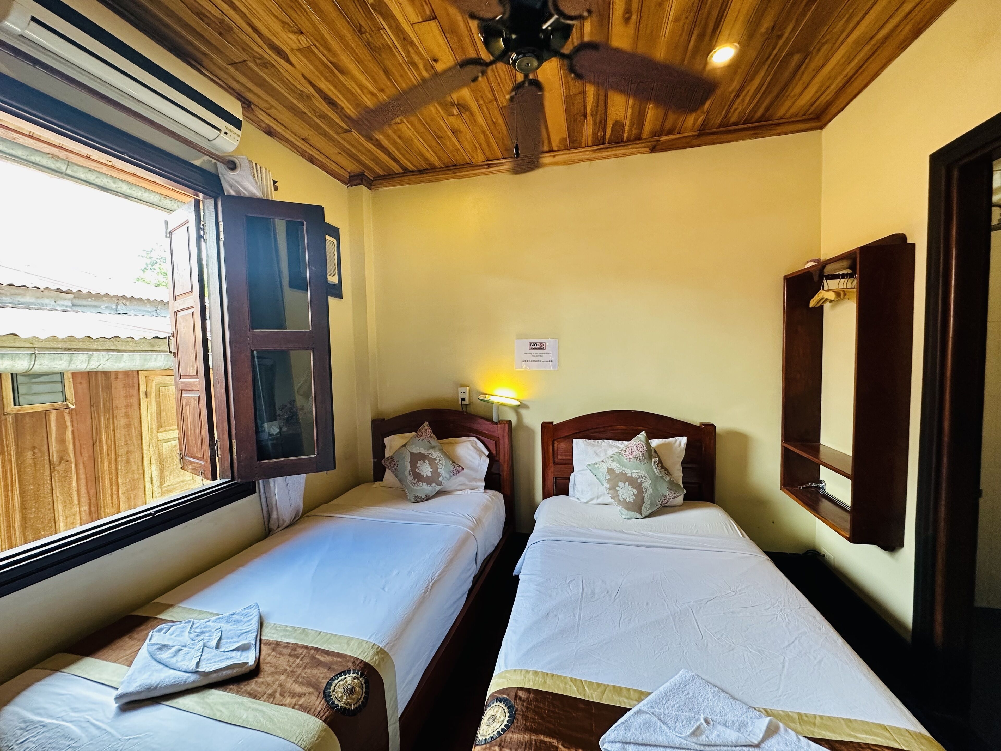 Kahden hengen deluxe-huone (kaksi sänkyä) | Ylelliset vuodevaatteet, untuvapeitot, yksilöllisesti sisustettu