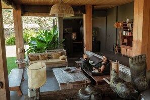 المنشأة من الداخل