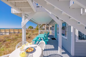 Outdoor dining - Jackson Cottage Sleeps 8 Beachfront Home (Panama City Beach)