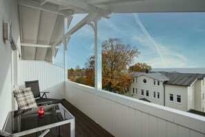 Outdoor dining - Herrlicher Meerblick, Schicke Ferienwohnung mit Balkon - Villa Fernsicht Fewo 10 - Villa Fernsicht (Göhren)