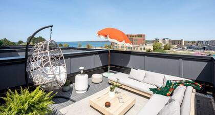 The Loft on Gillis | AC | Downtown | Beach | Rooftop |