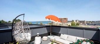 The Loft on Gillis | AC | Downtown | Beach | Rooftop |