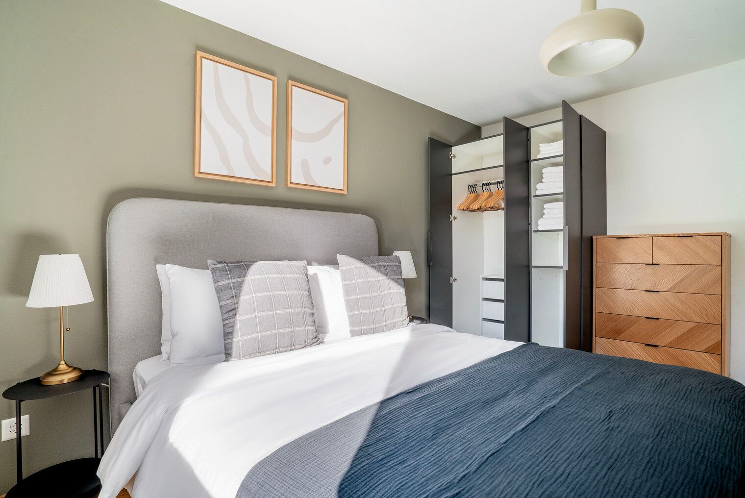 2 chambres, fer et planche à repasser, Wi-Fi, draps fournis