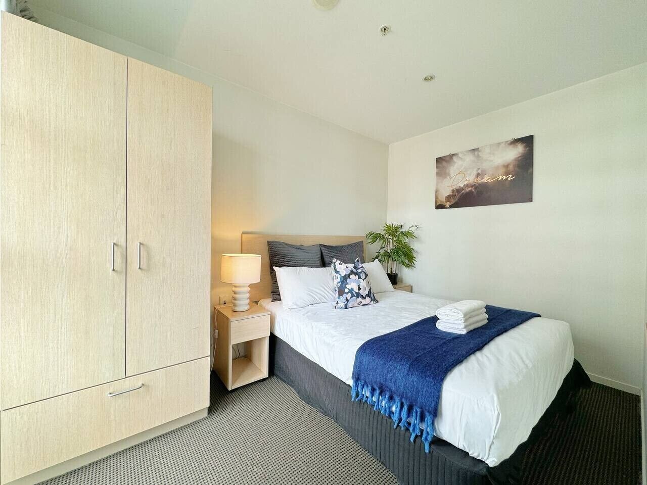 Iron/ironing board, WiFi, bed sheets