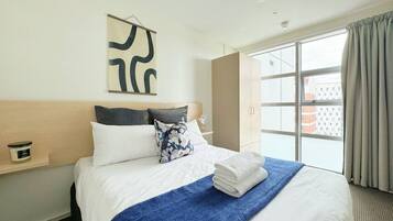 Iron/ironing board, WiFi, bed sheets