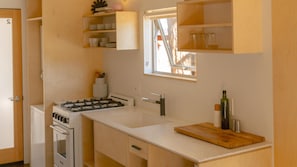 Fridge, microwave, oven, stovetop - Sleep Inn - Ultra Clean Ultra Modern / C2 (Big Bear Lake)