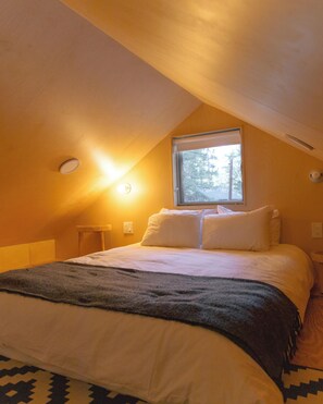 2 bedrooms, travel crib, free WiFi, bed sheets