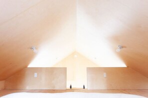 2 bedrooms, travel crib, free WiFi, bed sheets