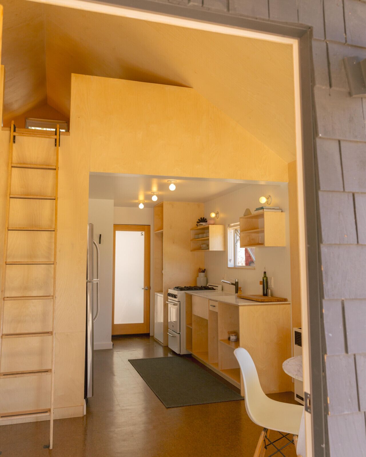 Frigorifero, forno, piano cottura, macchina per tè/caffè