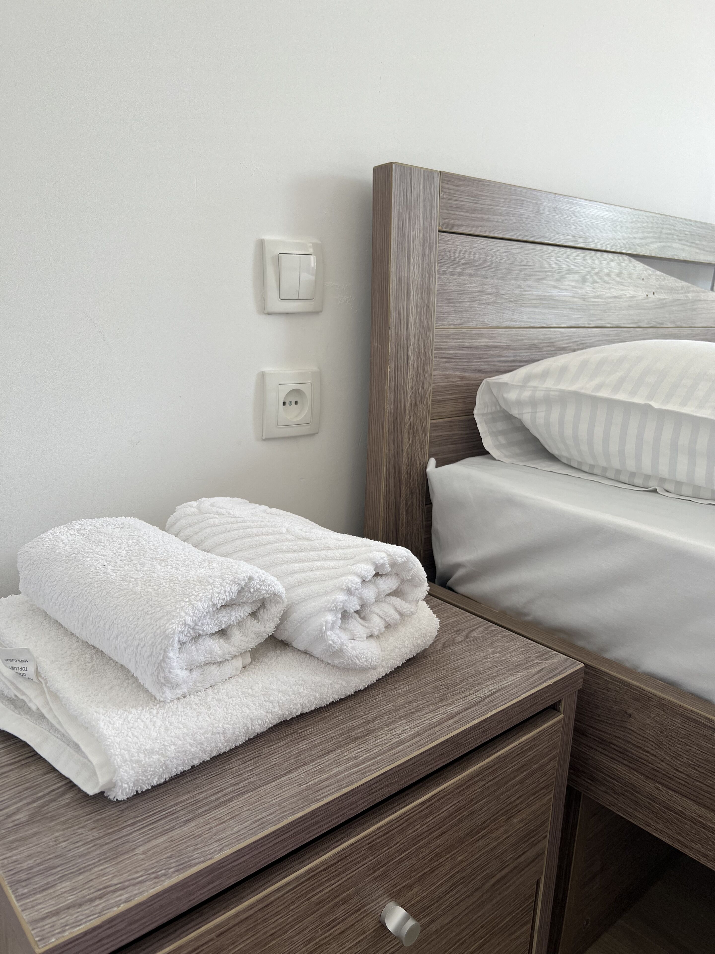 Deluxe Double Room | Desk, bed sheets