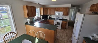 Quiet 2nd floor, 3BR apartment in Ellsworth - Gateway to Acadia & Downeast Maine